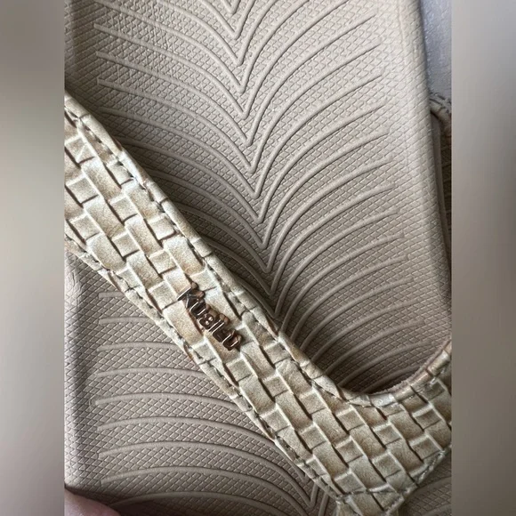 Kuailu Beige Women’s Sandals - Picture 11 of 11